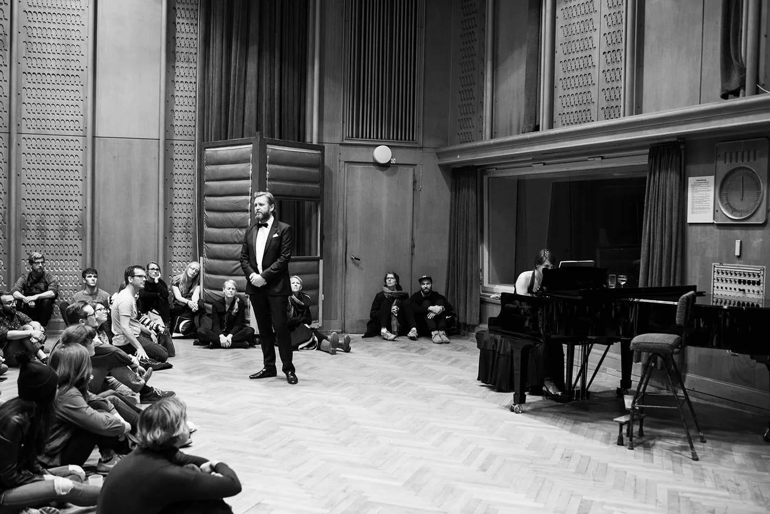 Intimate performance in a wood-panelled Funkhaus studio